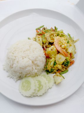 Tay Curry tarifi - ateş curry karides ve kalamar, karışık sebzeli karışık deniz ürünleri yengeç. Phat phong Tay, Tay gıda kari.