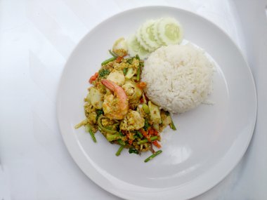 Tay Curry tarifi - ateş curry karides ve kalamar, karışık sebzeli karışık deniz ürünleri yengeç. Phat phong Tay, Tay gıda kari.