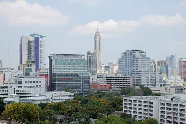 Modern şehrin havadan görünüşü 