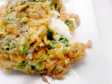 Geleneksel Tay, Tay Jasmine pirinç beyaz çanak üzerinde omlet