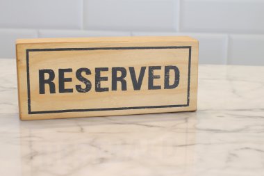 Restoran tablo tablo işareti saklıdır