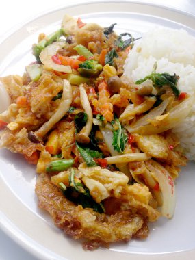 Sahanda yumurta, sebze ve hafif Soya sosu ve Tayland pirinç Yasemin, sağlıklı gıda Vejetaryen yiyecekler