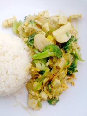 Vejetaryen yiyecekler kızarmış Karışık sebzeli noodle ile yapılmış yeşil gram ve Tayland pirinç Yasemin, sağlıklı gıda. Tayland Gıda