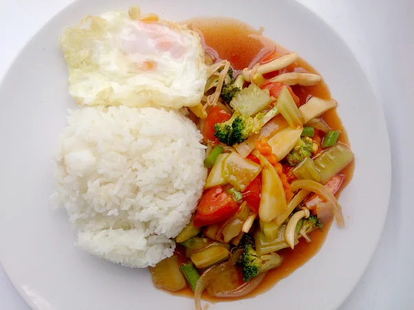 Sayuran Goreng Dengan Saus Merah Makanan Vegetarian Makanan Sehat Thai — Stok Foto