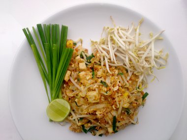 Tay gıda Pad thai, Stir fry tofu padthai tarzı ile erişte. Tayland'ın ulusal ana yemek biri. Tayland popüler gıda. Tay kızartılmış erişte. Vejetaryen yiyecekler, sağlıklı gıda