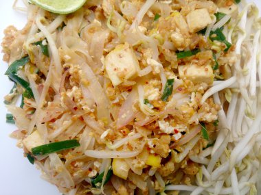 Tay gıda Pad thai, Stir fry tofu padthai tarzı ile erişte. Tayland'ın ulusal ana yemek biri. Tayland popüler gıda. Tay kızartılmış erişte. Vejetaryen yiyecekler, sağlıklı gıda