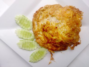 Beyaz arka planda izole edilmiş insan iskeleti