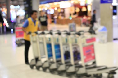 donanım mağaza veya depo kapalı ve açık tavan vantilatörleri, flushmount, çeşitli alışveriş insan bulanık görüntü gömme parça ışıklar, yol açtı. Vintage sesi ile birlikte ışık efekti.