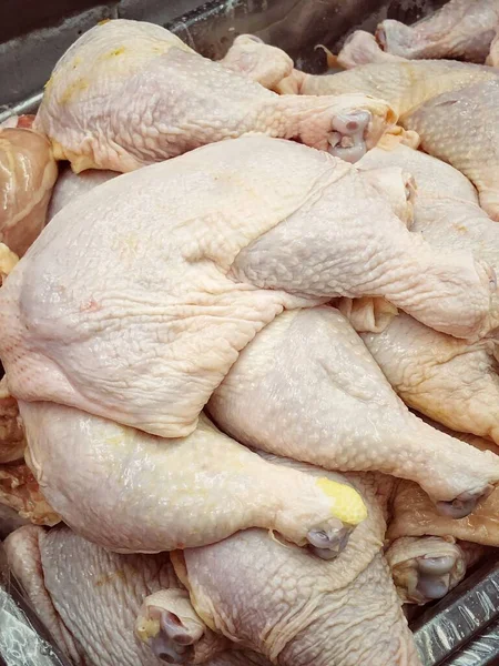 Pollos Frescos Venta Una Carnicería —  Fotos de Stock