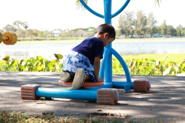 Parktaki bir çocuğun portresi