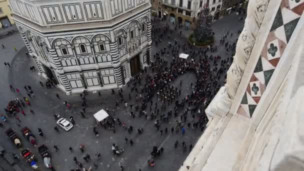 オーケストラとクリスマスの空撮からフィレンツェ正方形 duommo の人々 — ストック動画