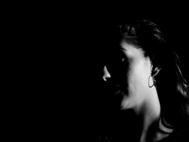 siyah ve beyaz yanak kadın