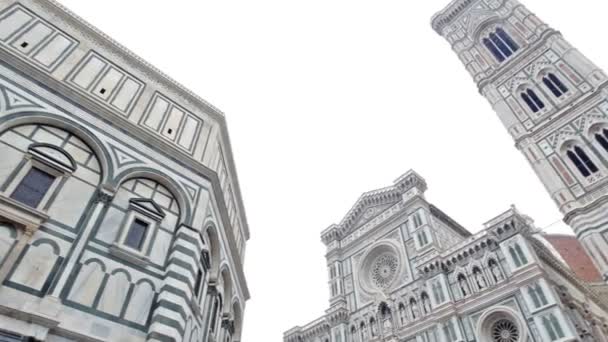 Колокольня Флорентийского собора Джотто и баптистерия оставили панорамный вид — стоковое видео