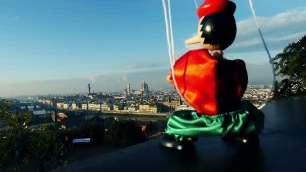 Italy puppet Pinocchio with landscape florence — Stock Video