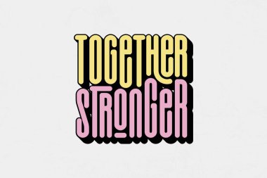 Yürekli ve canlı bir tipografi tasarımı. Birlikte daha güçlü, birlik ve dayanıklılık mesajı taşıyor..