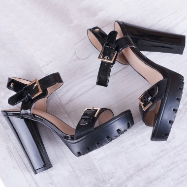 siyah yükseklik topuk ayakkabı