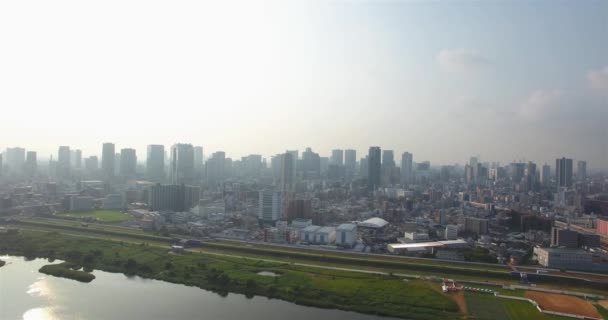 Colpo rivelatore di Osaka City Skyline grande area metropolitana tiro aereo — Video Stock