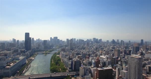 Güzel Osaka şehir manzarası hava geriye doğru atış ortaya — Stok video