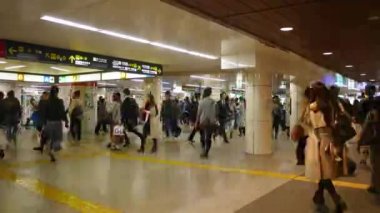 Hızlandırılmış 4 k Namba, Osaka İstasyonu