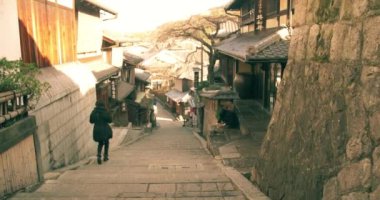 Geniş açı sürgülü eski Kyoto Street, Japonya vurdu