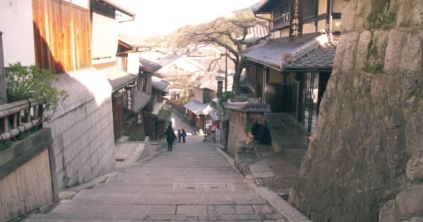 Geniş açı sürgülü eski sokak sabah, Kyoto, Japonya Kyoto vurdu — Stok video