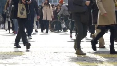 Shibuya 96 fps geçiş yavaş mo düşük doz