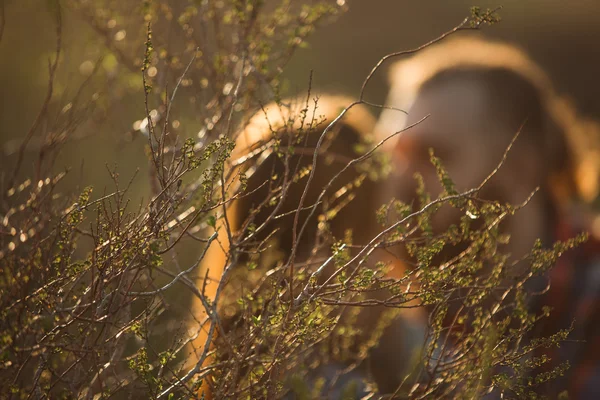 Jeune couple au repos — Photo