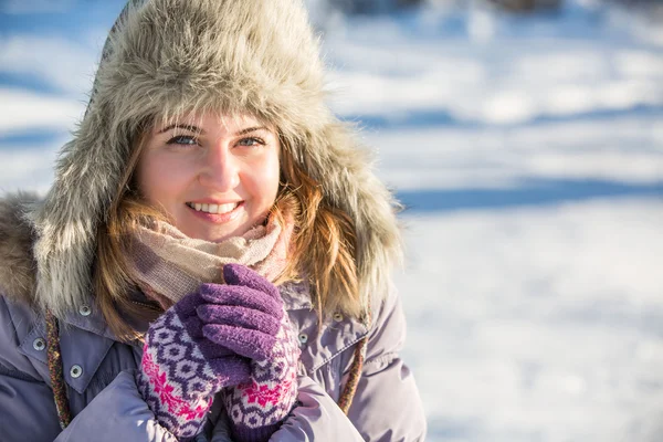 Ragazza in abiti invernali — Foto Stock