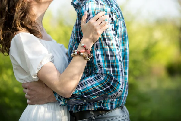 Feliz pareja joven — Foto de Stock