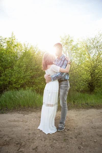 Feliz pareja joven —  Fotos de Stock