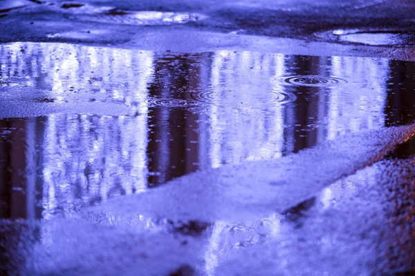 Reflejando en los charcos de agua —  Fotos de Stock