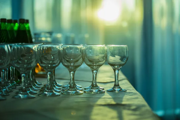 Empty glasses in restaurant — Stock Photo, Image