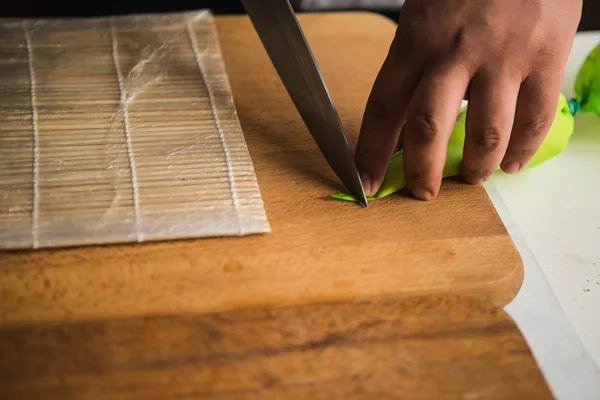 Chef haciendo rollos — Foto de Stock