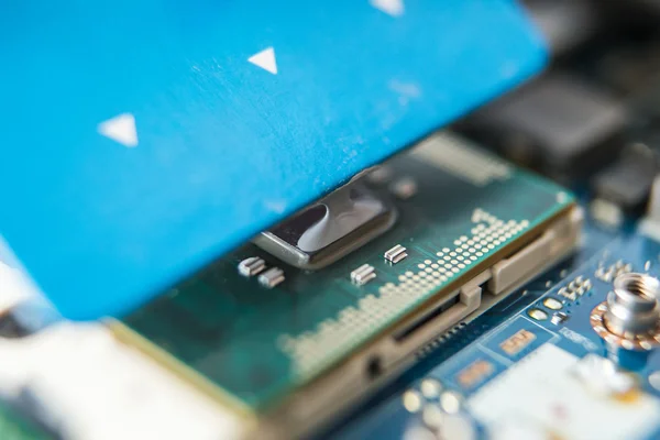 Microchips na placa de circuito — Fotografia de Stock