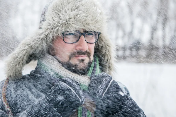 Portret van ernstige man — Stockfoto