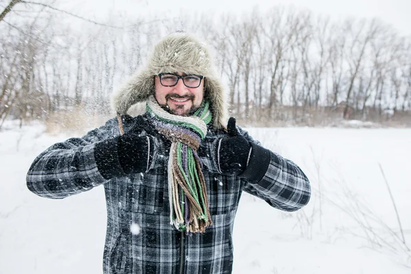 Gelukkig man thumbing omhoog — Stockfoto