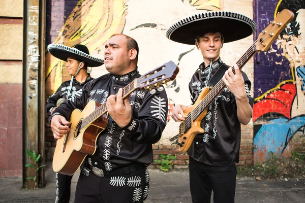 Músicos callejeros mexicanos — Foto de Stock