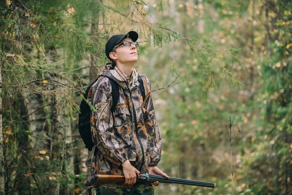 Hunter v lese — Stock fotografie