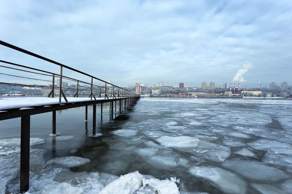 川に浮かぶ氷 — ストック写真