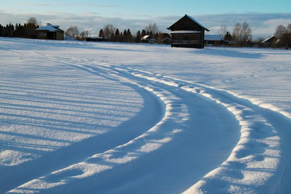 Zimowa droga w śniegu. — Zdjęcie stockowe