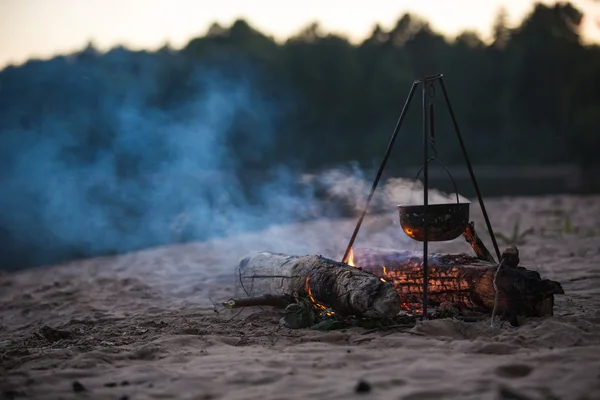 火の調理の夕食 — ストック写真