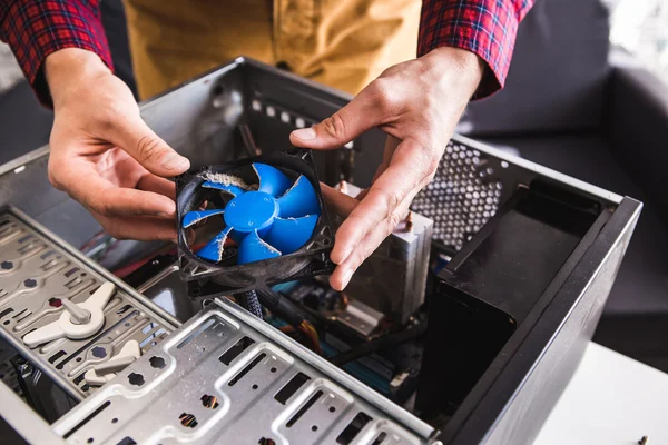 Man holding computer fan — Stock Photo, Image