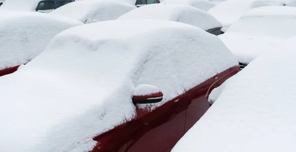 Karla Kaplı Park Edilmiş Arabalar Kış Mevsimi — Stok fotoğraf