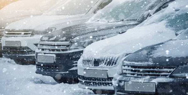 Hóval Borított Parkoló Autók Téli Szezon — Stock Fotó