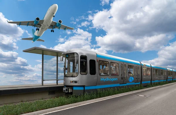 Bir hidrojen yakıt hücresi treni ve uçağı. — Stok fotoğraf