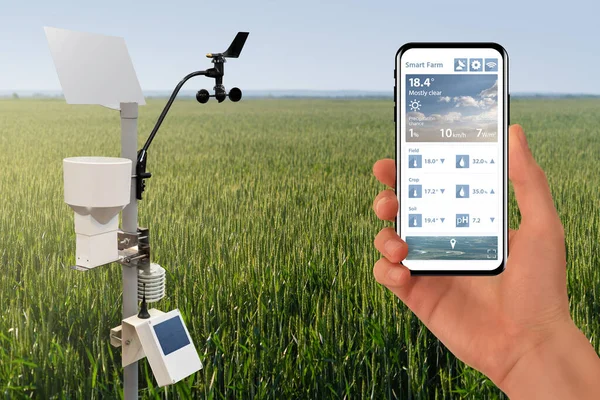 Bauern Steuern Wetterstation Handy App Präzision Und Intelligente Landwirtschaftliche Geräte — Stockfoto