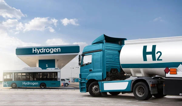 Caminhão Com Reboque Tanque Combustível Hidrogénio Num Fundo Estação Serviço — Fotografia de Stock