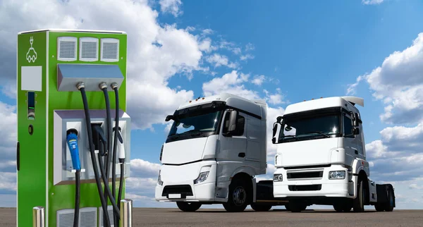 Camion Elettrici Con Stazione Ricarica Concetto — Foto Stock