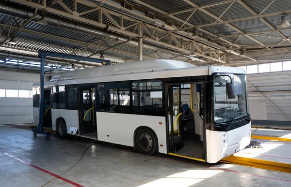 Servicio de reparación de autobuses —  Fotos de Stock