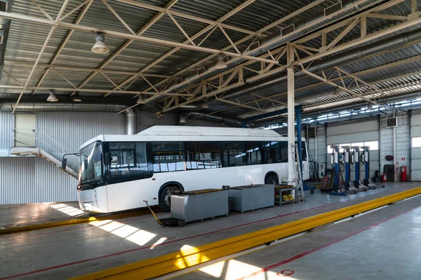 Servizio di riparazione autobus — Foto Stock